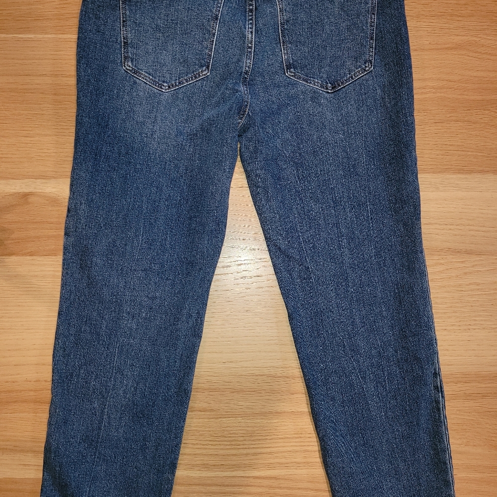 Old Navy Mid Rise Boyfriend Jeans - Picture 6 of 7